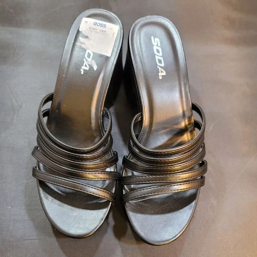 Brand New Soda Holme-S Platform Mule Sculptural Block Heel Sandal — image 2 of 8